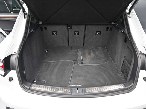 Certified 2023 Porsche Macan S AWD/4WD image 19
