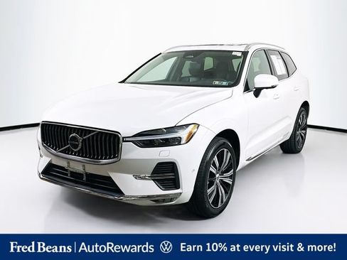 Used 2023 Volvo XC60 B5 Plus w/ Climate Package AWD/4WD image 3