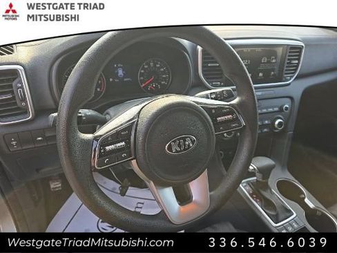 Used 2020 Kia Sportage LX AWD/4WD image 11