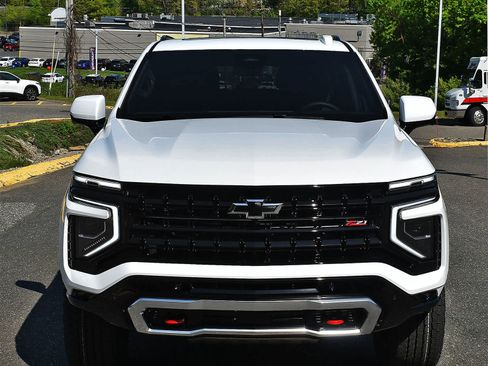 New 2026 Chevrolet Suburban Z71 w/ Comfort Package AWD/4WD image 5