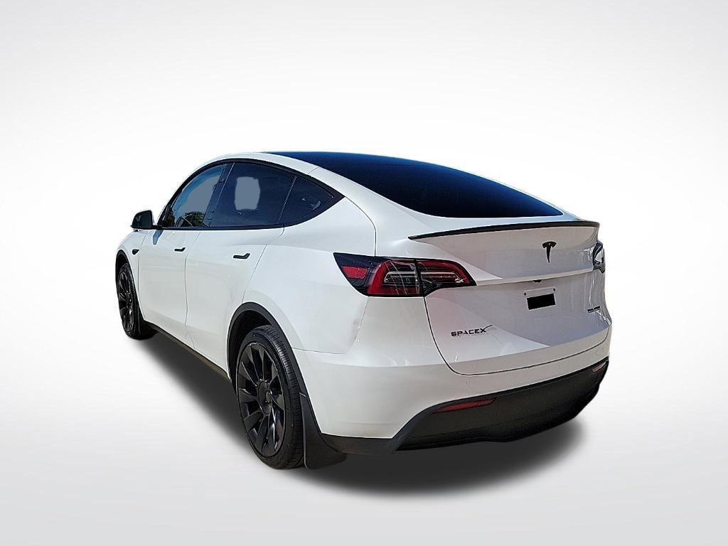 Used 2024 Tesla Model Y Long Range AWD/4WD image 3