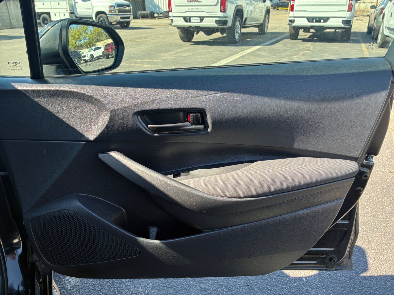 Used 2025 Toyota Corolla LE FWD image 31