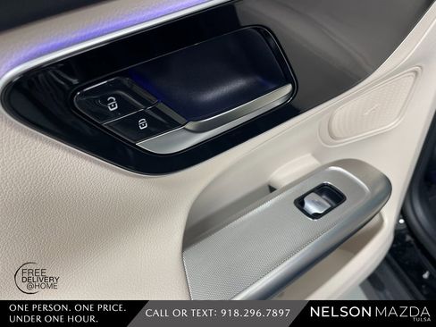 Used 2024 Mercedes-Benz GLC 300 4MATIC image 35