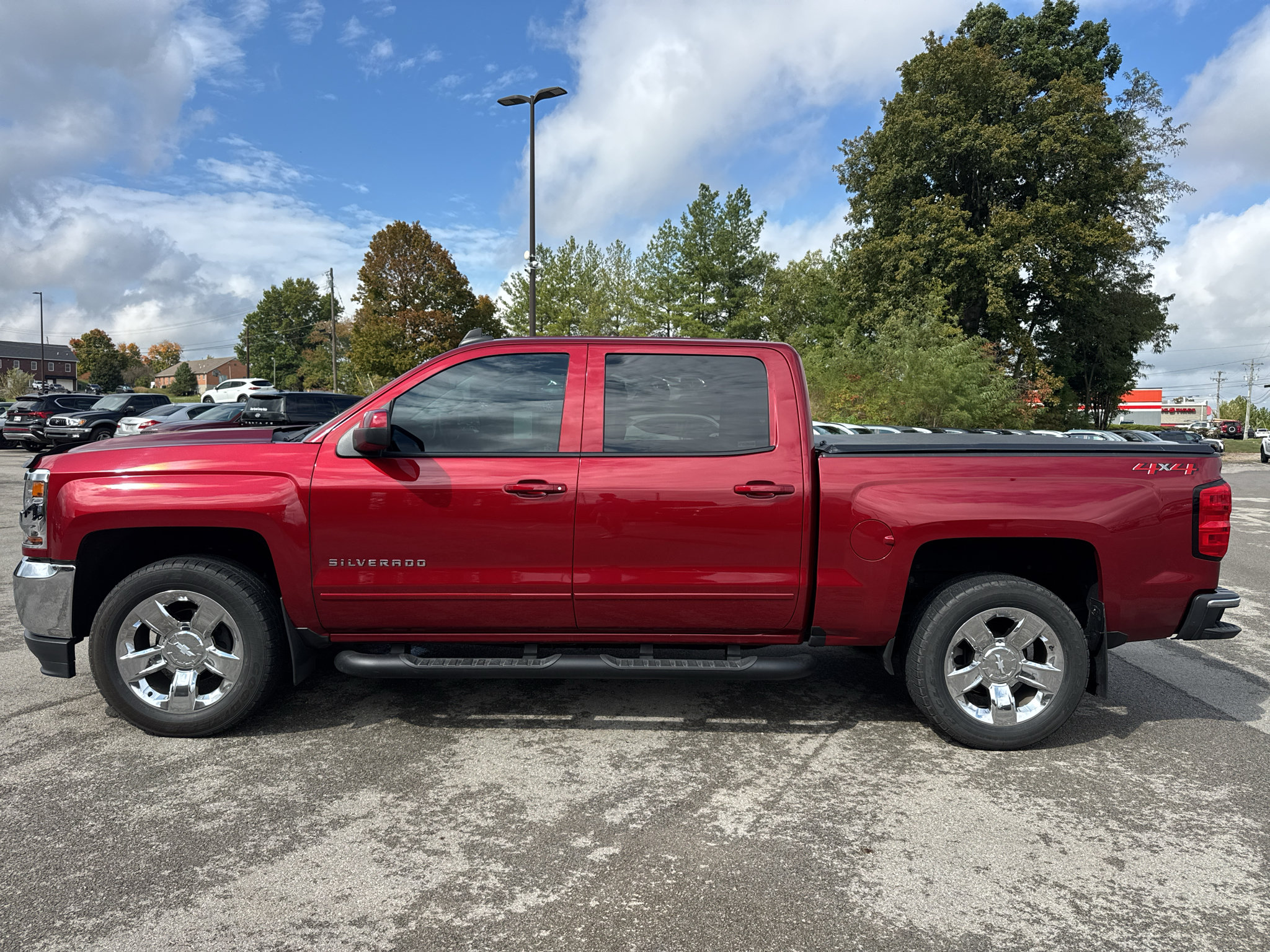 Used 2018 Chevrolet Silverado 1500 LT w/ LT Eassist Package AWD/4WD image 8