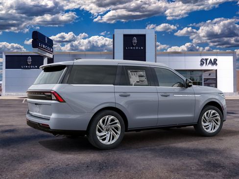 New 2027 Lincoln Navigator Reserve AWD/4WD image 6