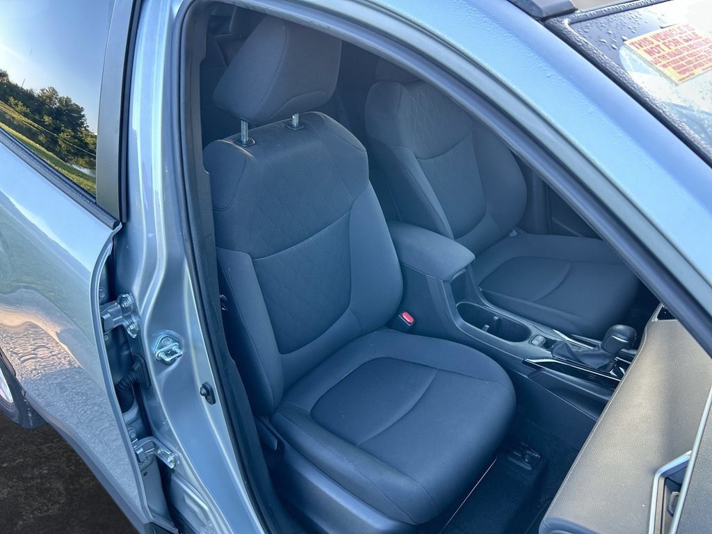 Used 2024 Toyota Corolla Cross LE w/ Moonroof Package FWD image 32