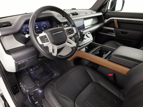 Used 2020 Land Rover Defender 110 HSE AWD/4WD image 24