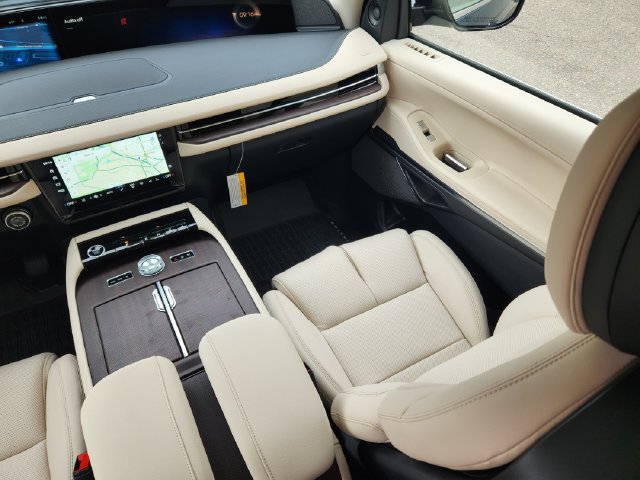 New 2027 Lincoln Navigator Reserve AWD/4WD image 12