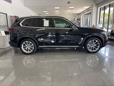 Used 2024 BMW X5 xDrive50e AWD/4WD image 6