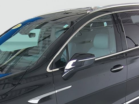 Used 2024 Buick Enclave Essence w/ Experience Buick Package image 8