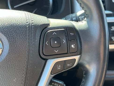 Used 2018 Toyota Highlander Limited Platinum AWD/4WD image 19
