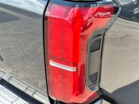 Used 2024 Toyota Tacoma TRD Sport AWD/4WD image 12