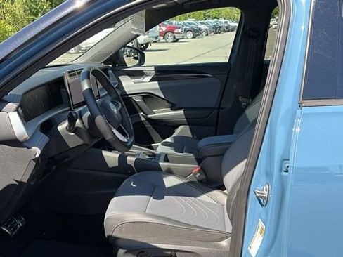 Used 2025 Volkswagen Tiguan SE R-Line AWD/4WD image 10