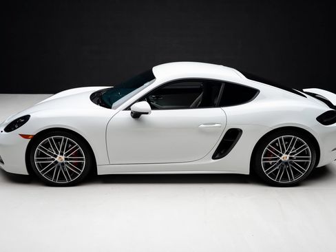 Used 2025 Porsche 718 Cayman GTS RWD image 16