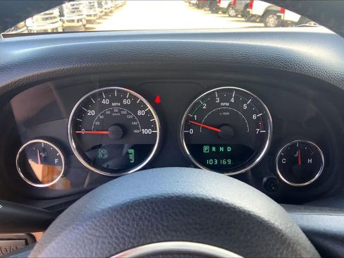 Used 2012 Jeep Wrangler Unlimited Rubicon w/ Connectivity Group AWD/4WD image 25