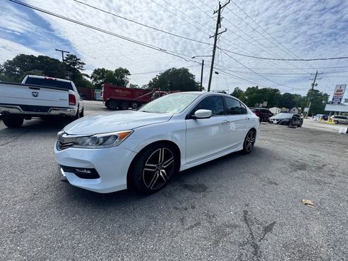 Used 2017 Honda Accord Sport image 2