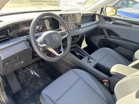 New 2026 Volkswagen Tiguan SE image 13