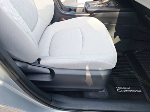Used 2026 Toyota Corolla Cross L FWD image 32