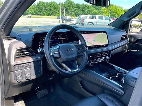 Used 2025 Chevrolet Suburban Z71 AWD/4WD image 17