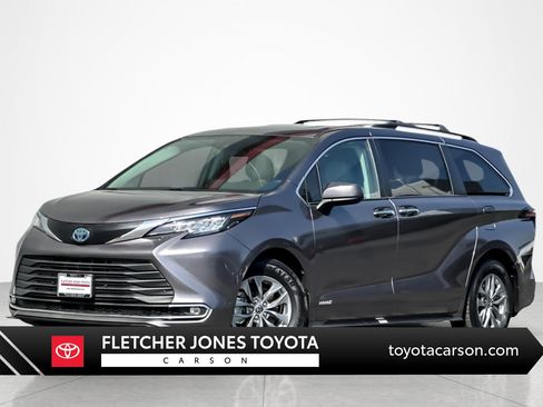 Certified 2021 Toyota Sienna XLE FWD image 1