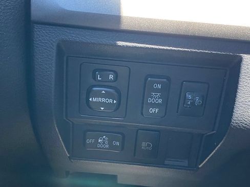 Used 2018 Toyota Tundra SR5 AWD/4WD image 26