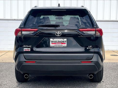 Used 2025 Toyota RAV4 LE AWD/4WD image 5