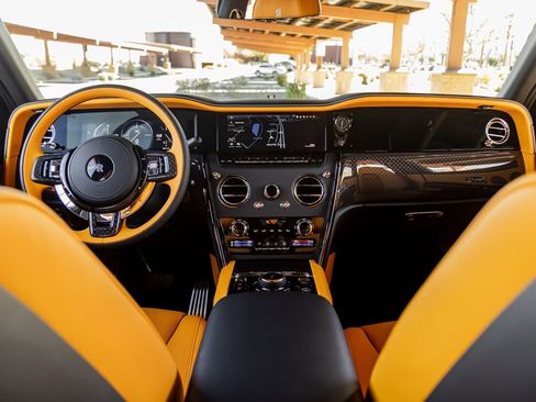 Used 2026 Rolls-Royce Cullinan Black Badge image 4