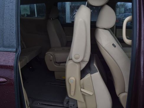 Used 2019 Kia Sedona LX image 38