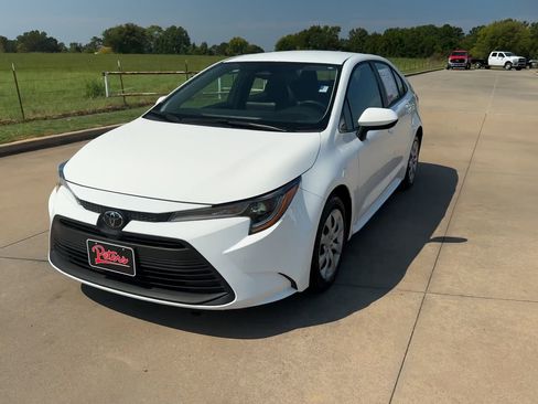 Used 2024 Toyota Corolla LE image 4