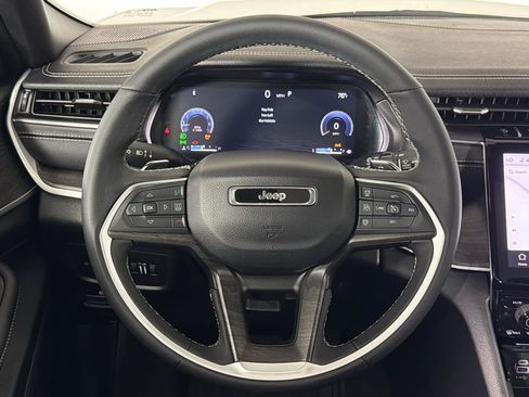 Used 2025 Jeep Grand Cherokee Limited w/ Black Appearance Package image 26