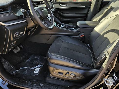 New 2026 Jeep Grand Cherokee Altitude RWD image 16