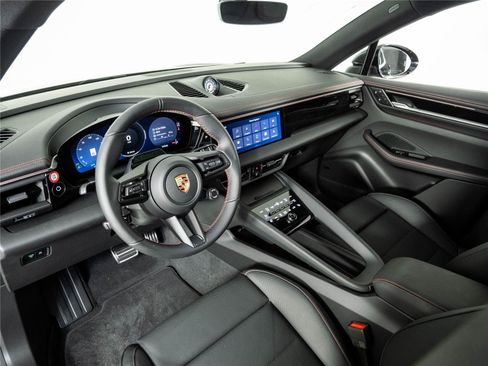 New 2026 Porsche Macan 4S Electric AWD/4WD image 4