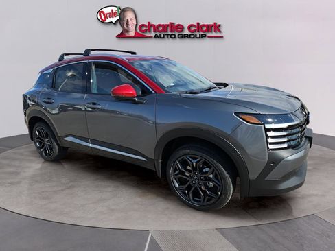 New 2026 Nissan Kicks SR w/ Cold Weather Package FWD image 7