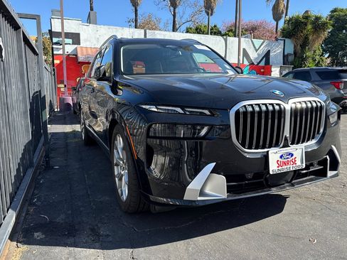 Used 2023 BMW X7 xDrive40i AWD/4WD image 2