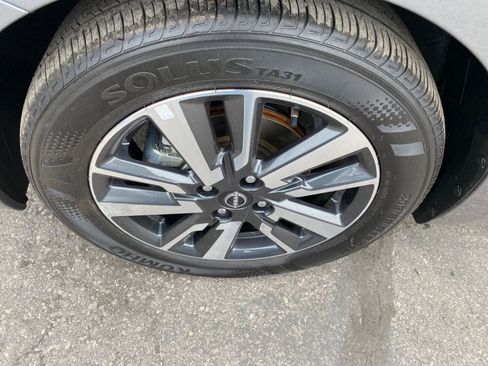 Used 2025 Nissan Versa SV image 28