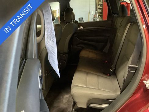 Used 2018 Jeep Grand Cherokee Laredo AWD/4WD image 21