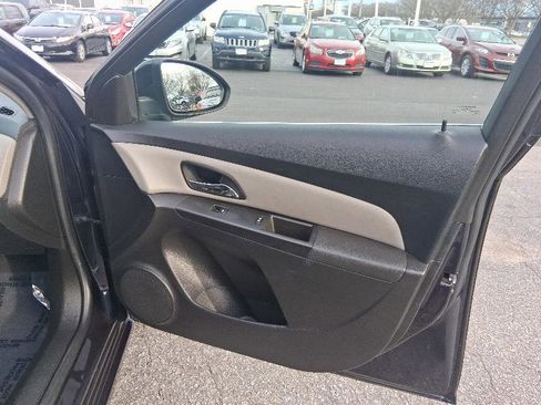 Used 2016 Chevrolet Cruze LT w/ Technology Package image 17