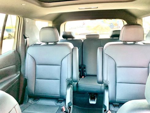 Used 2026 Chevrolet Traverse LT w/ Sun and Wheel Package FWD image 19