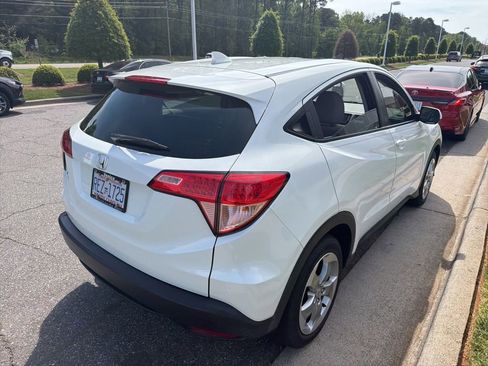 Used 2017 Honda HR-V LX image 16