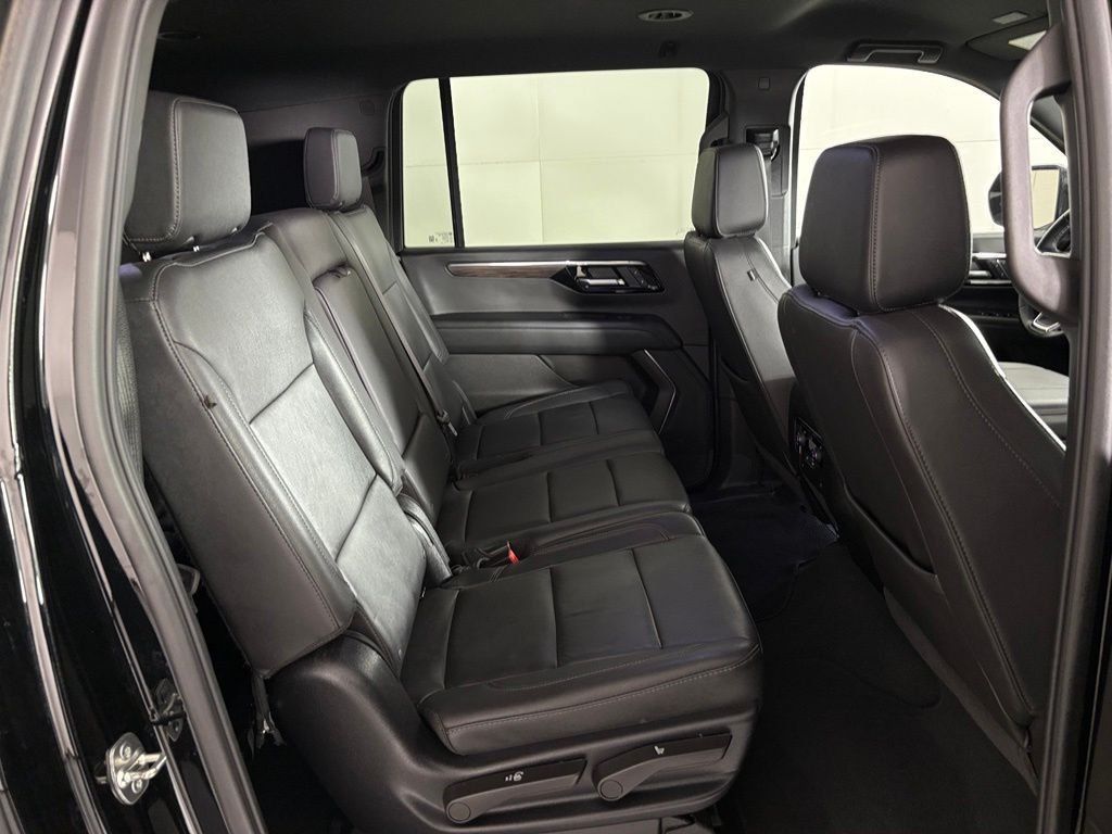 Used 2025 Chevrolet Suburban Z71 AWD/4WD image 42