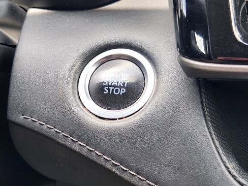 Used 2021 Toyota Highlander XLE AWD/4WD image 34