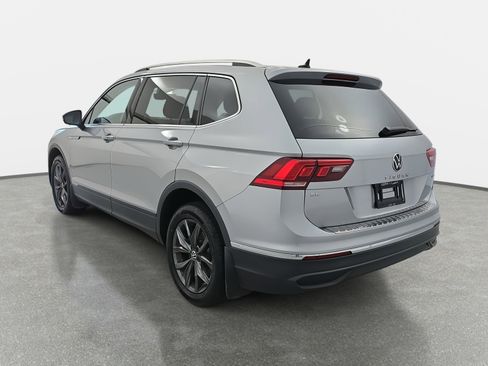 Certified 2022 Volkswagen Tiguan SE w/ Panoramic Sunroof Package image 5