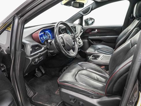 Used 2020 Chrysler Pacifica Limited FWD image 18