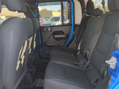 Used 2021 Jeep Gladiator Sport image 12