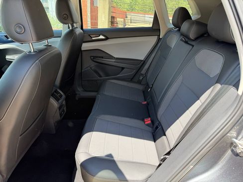 Certified 2023 Volkswagen Taos SE FWD image 22