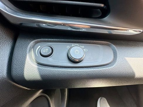 Used 2025 Buick Envista Preferred FWD image 30