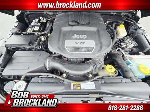 Used 2015 Jeep Wrangler Unlimited Sahara AWD/4WD image 19