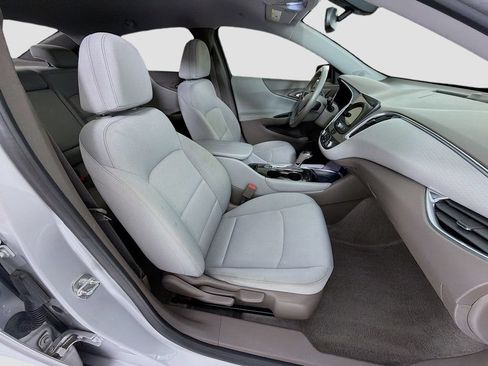 Used 2018 Chevrolet Malibu LT FWD image 25