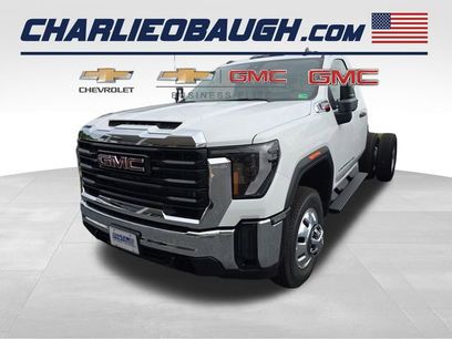 New 2025 GMC Sierra 3500 Pro w/ Convenience Package