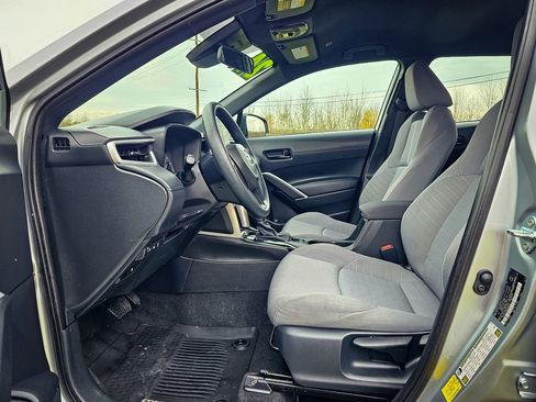 Used 2024 Toyota Corolla Cross AWD Hybrid image 12